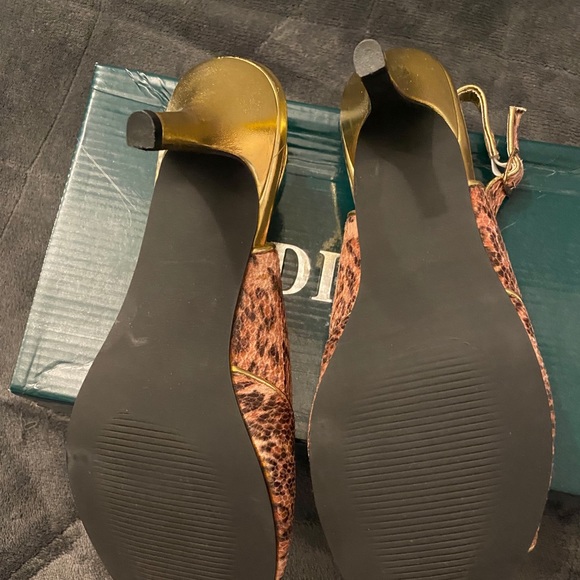 Beautiful sling back shoes - Picture 3 of 7